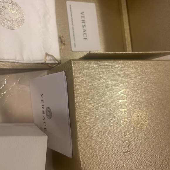 BRAND NEW VERSACE WATCH 70% off! - Picture 6 of 8